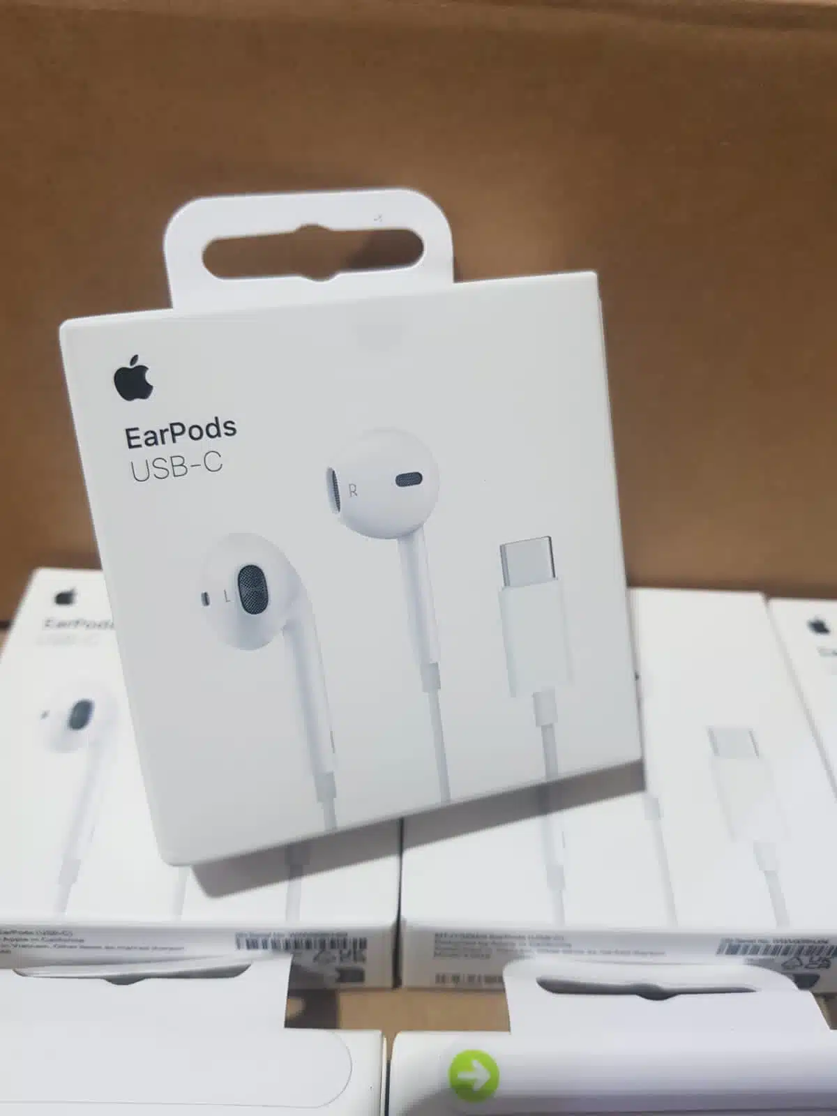 apple-earpods-usb-c-plug